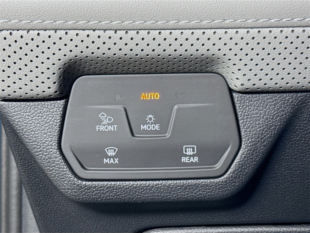 2025 Volkswagen Atlas Cross Sport SEL R-Line photo 36