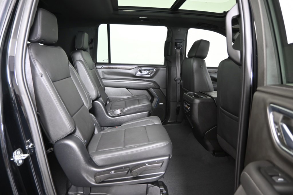 2023 Chevrolet Suburban LT photo 15