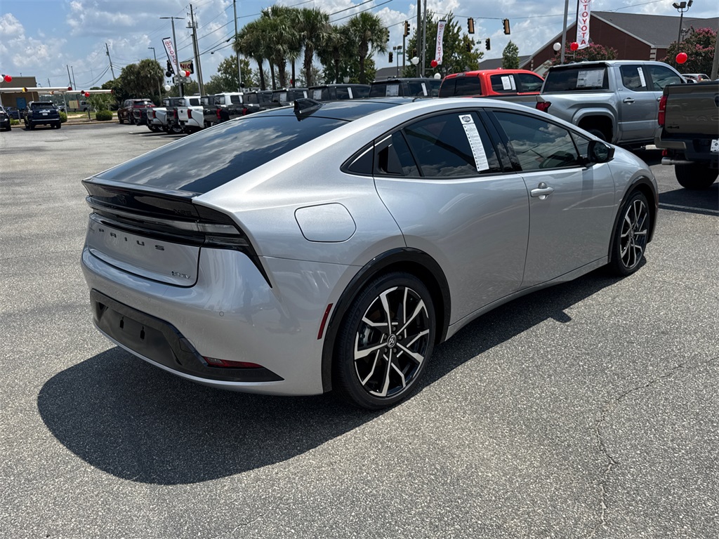 2025 Toyota Prius Plug-in Hybrid XSE photo 3