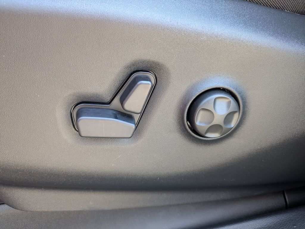 2026 Chrysler Pacifica photo 12