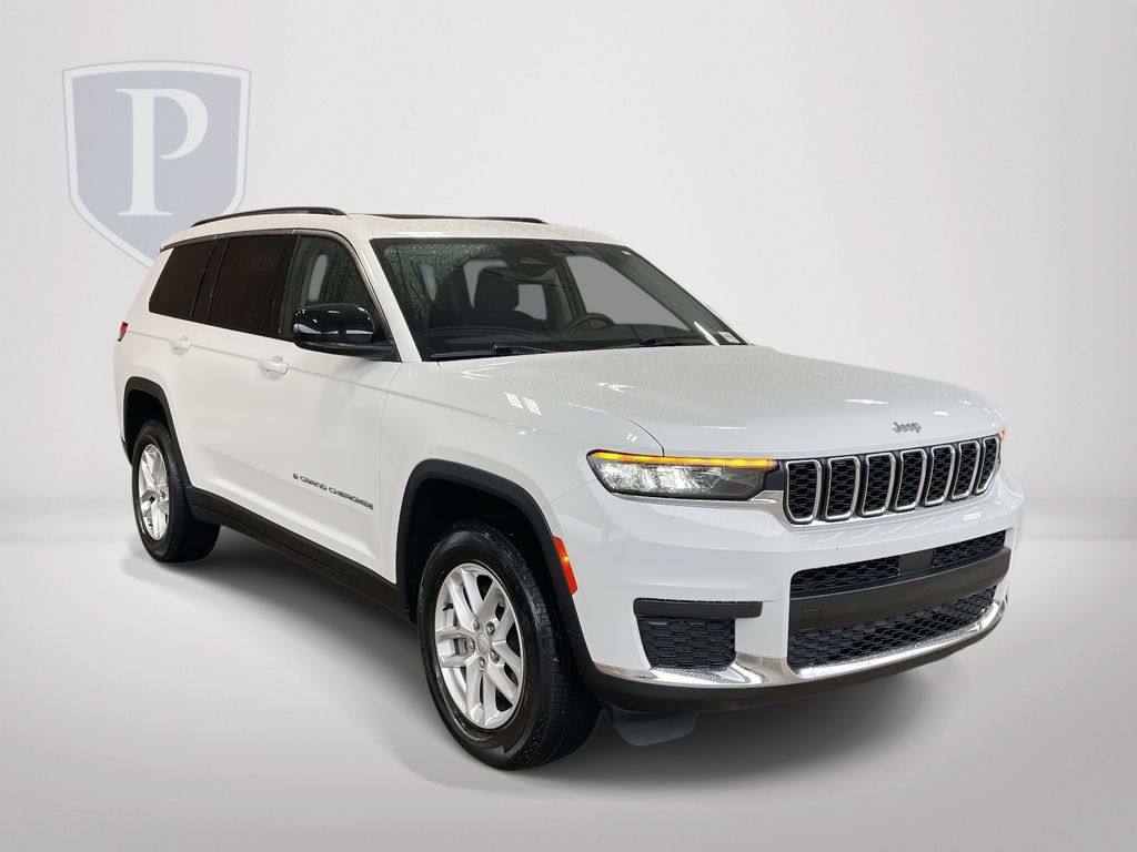 2024 Jeep Grand Cherokee L Laredo's photo