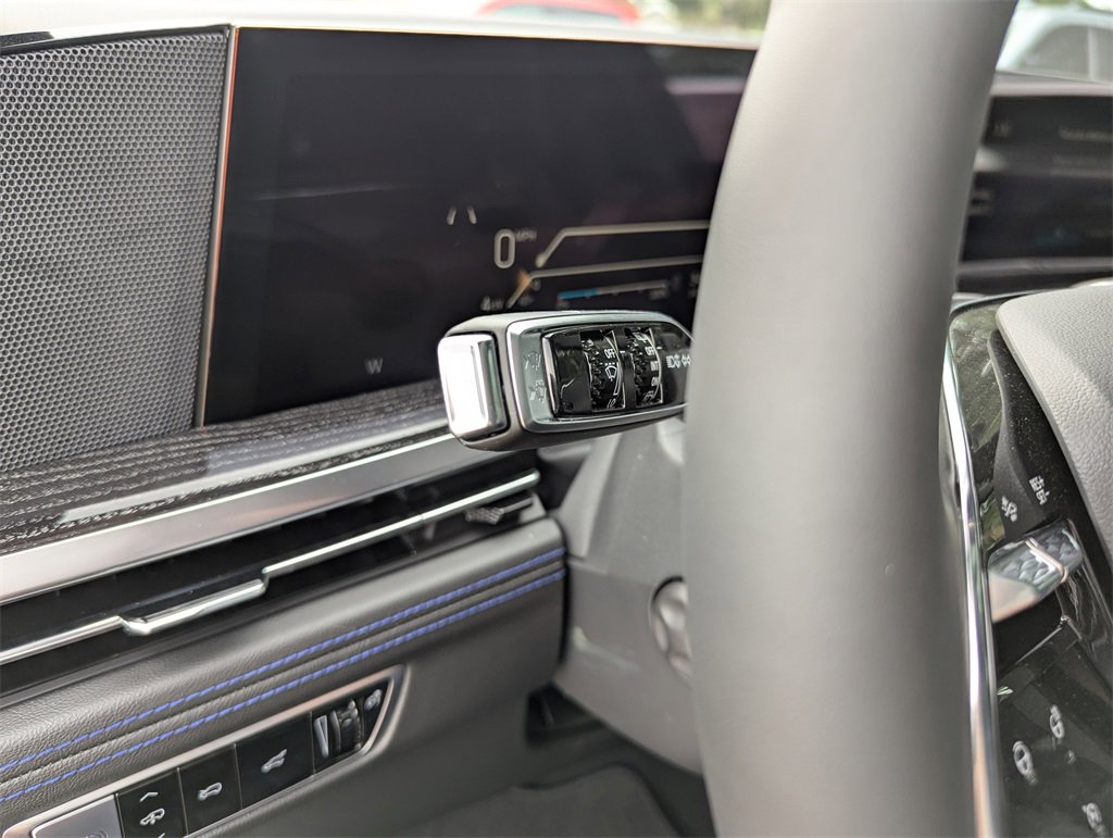 2026 Cadillac Escalade Luxury photo 17