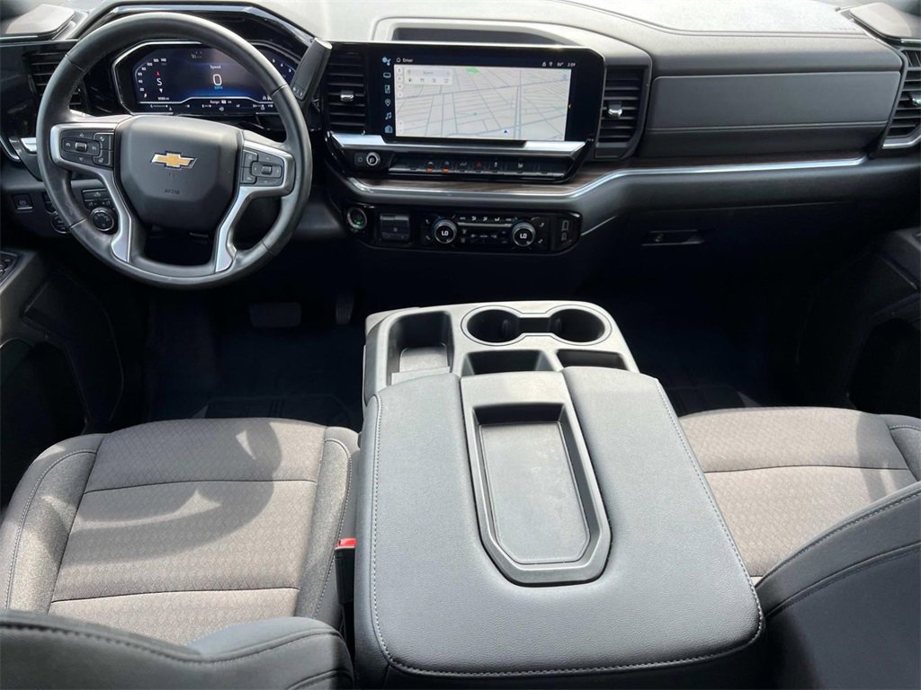 2024 Chevrolet Silverado 1500 LT photo 3