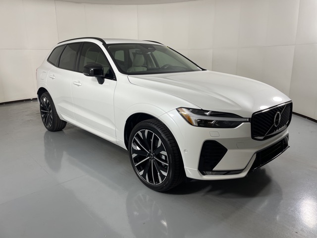 2026 Volvo XC60 B5 Hybrid photo 2