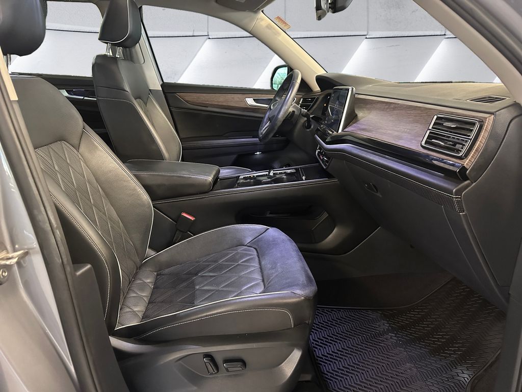 2024 Volkswagen Atlas SEL Premium R-Line photo 13
