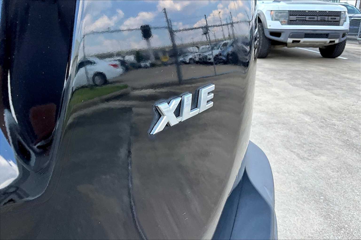 2014 Toyota RAV4 XLE photo 8