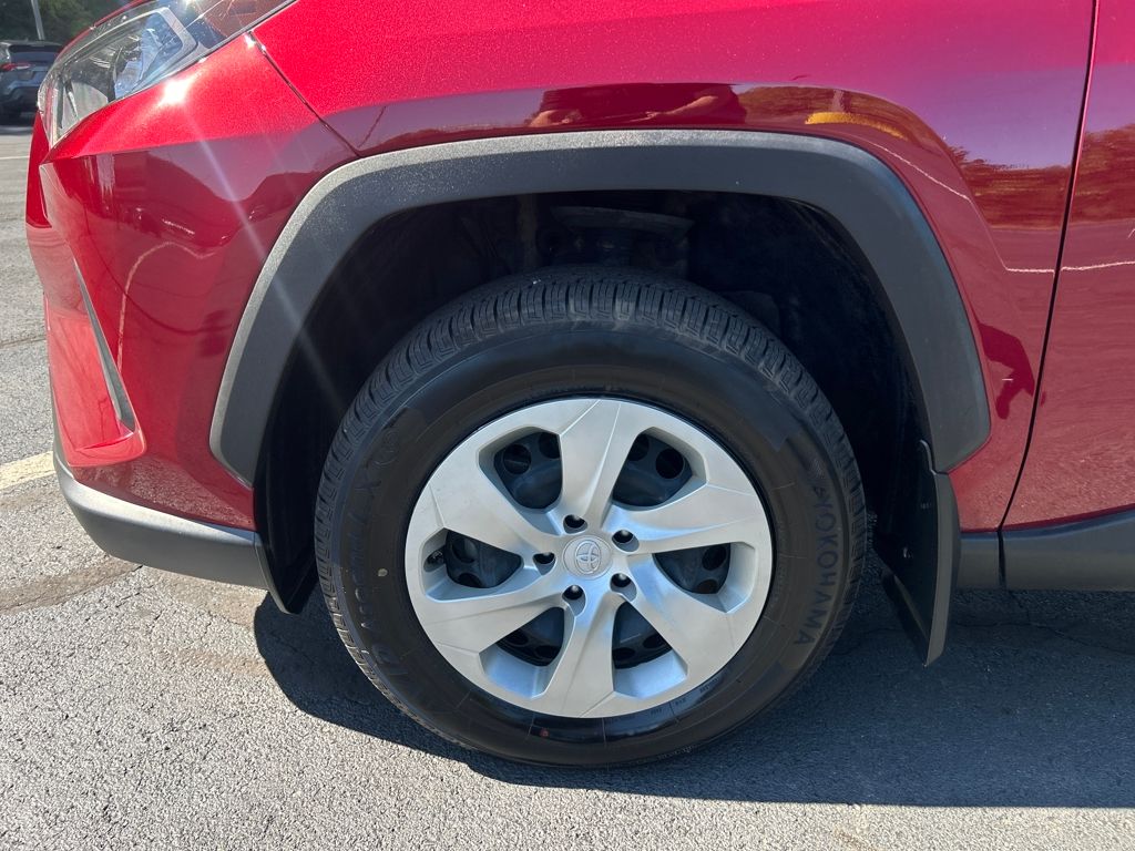 2022 Toyota RAV4 LE photo 27