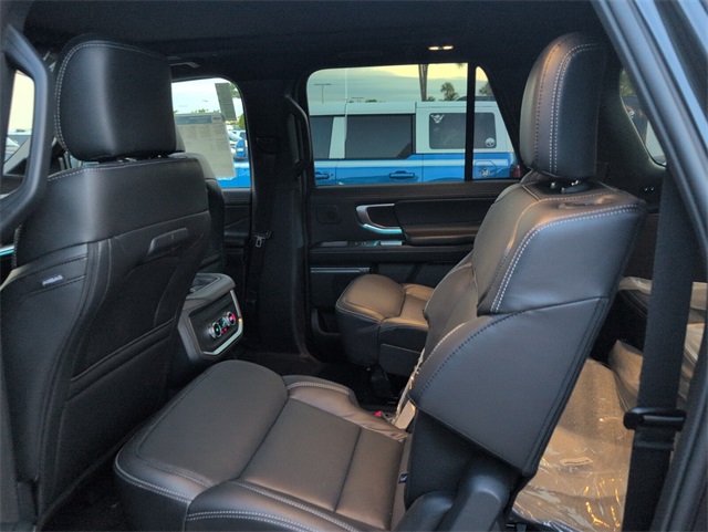 2025 Ford Expedition MAX Platinum photo 4