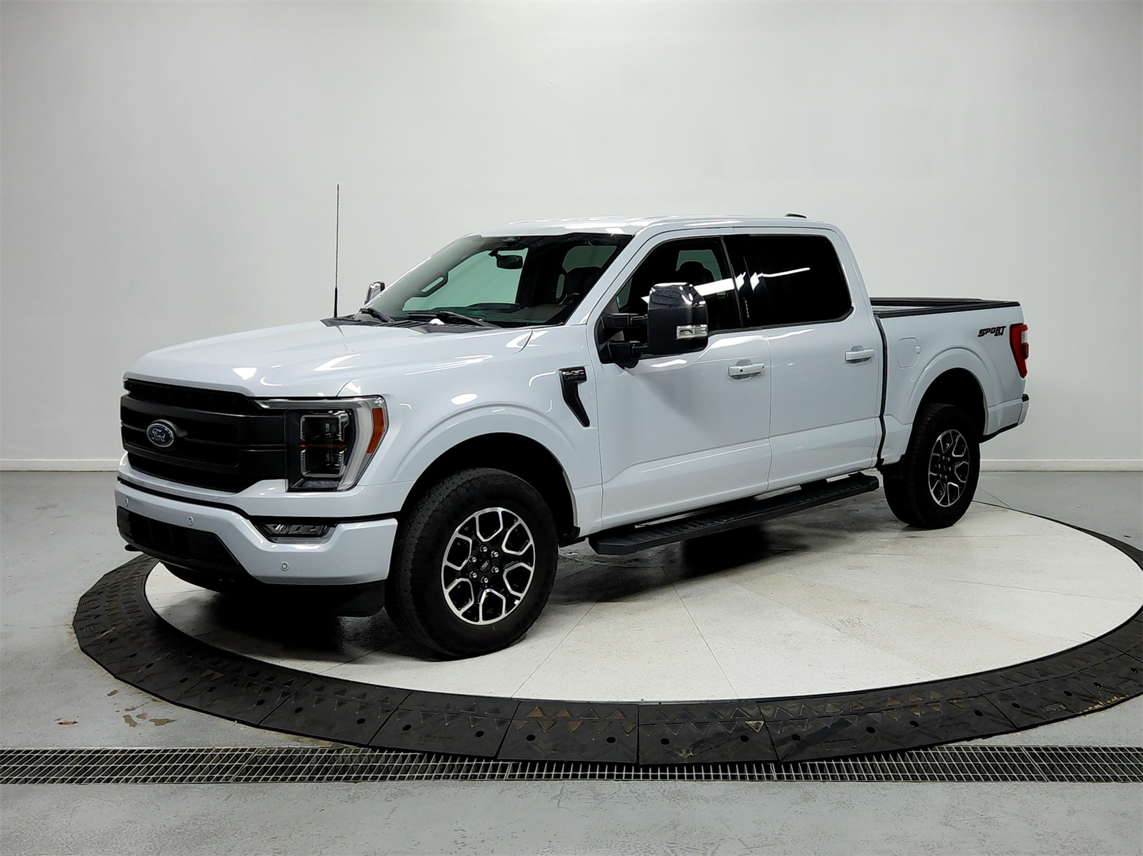 2022 Ford F-150 Lariat photo 2