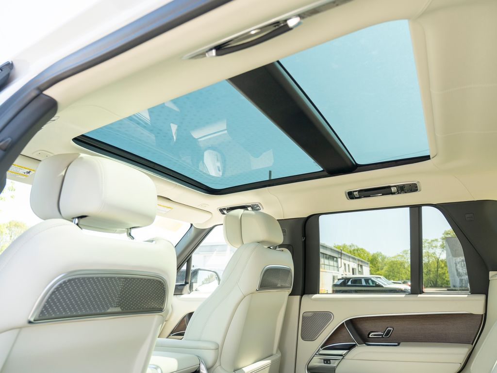 2025 Land Rover Range Rover Autobiography photo 20