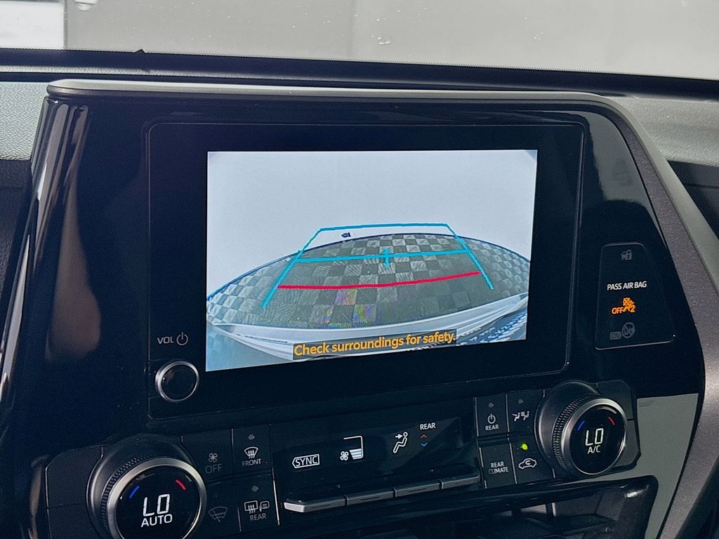 2024 Toyota Highlander LE photo 15