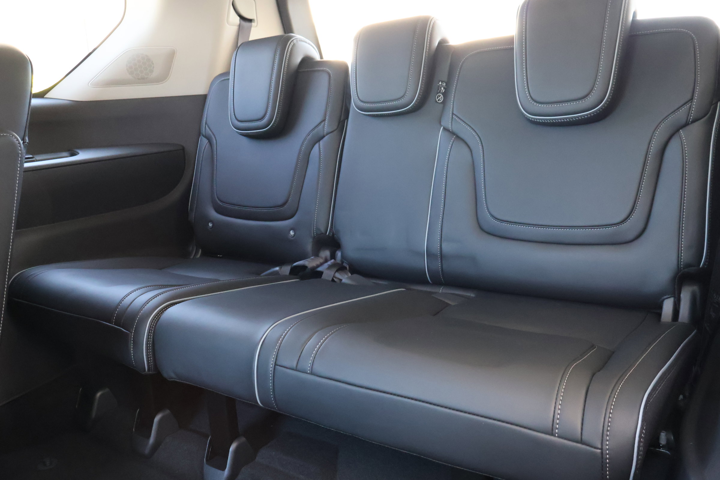 2026 Infiniti QX80 Luxe photo 15