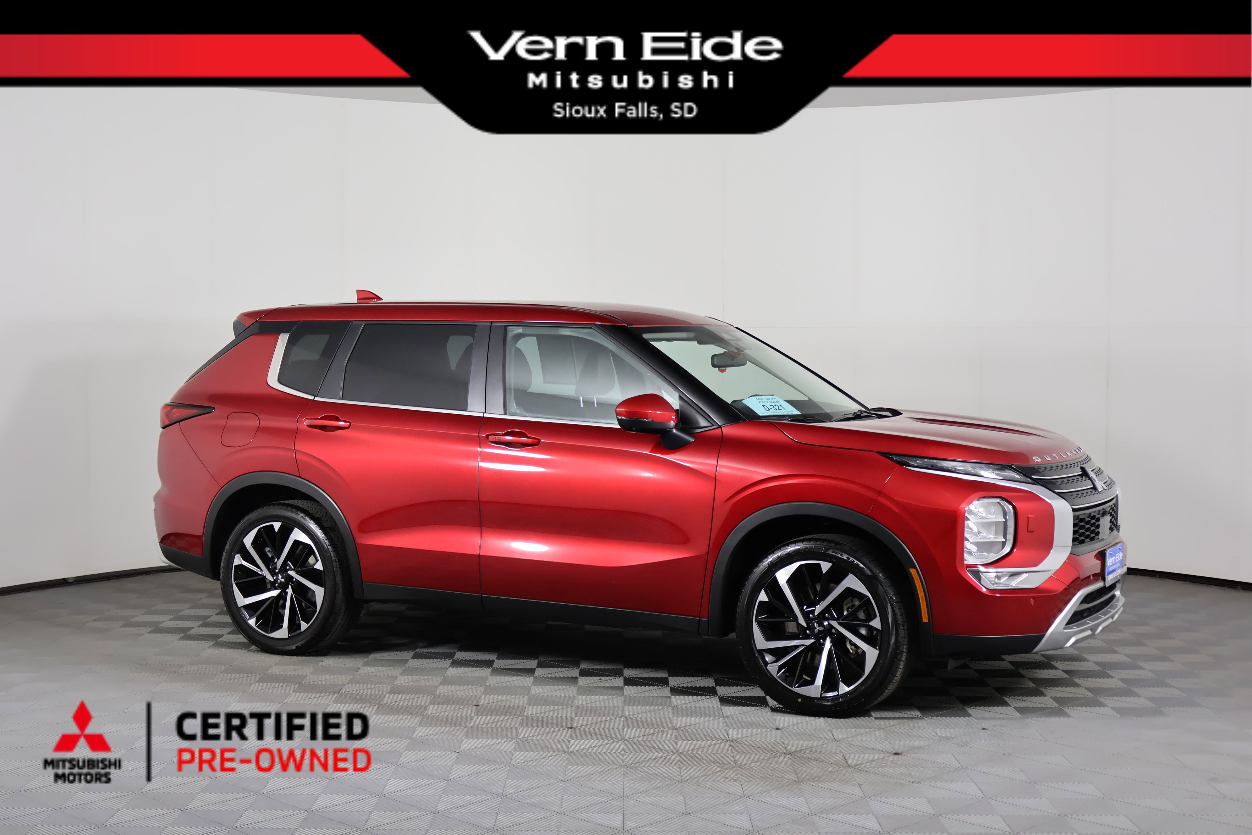 2023 Mitsubishi Outlander SE's photo