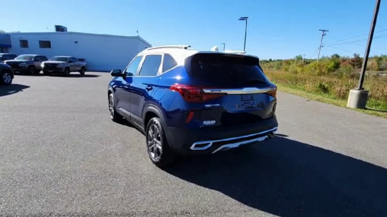 2023 Kia Seltos S photo 2