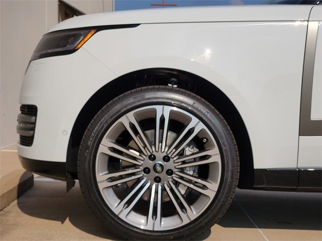 2025 Land Rover Range Rover SE photo 6