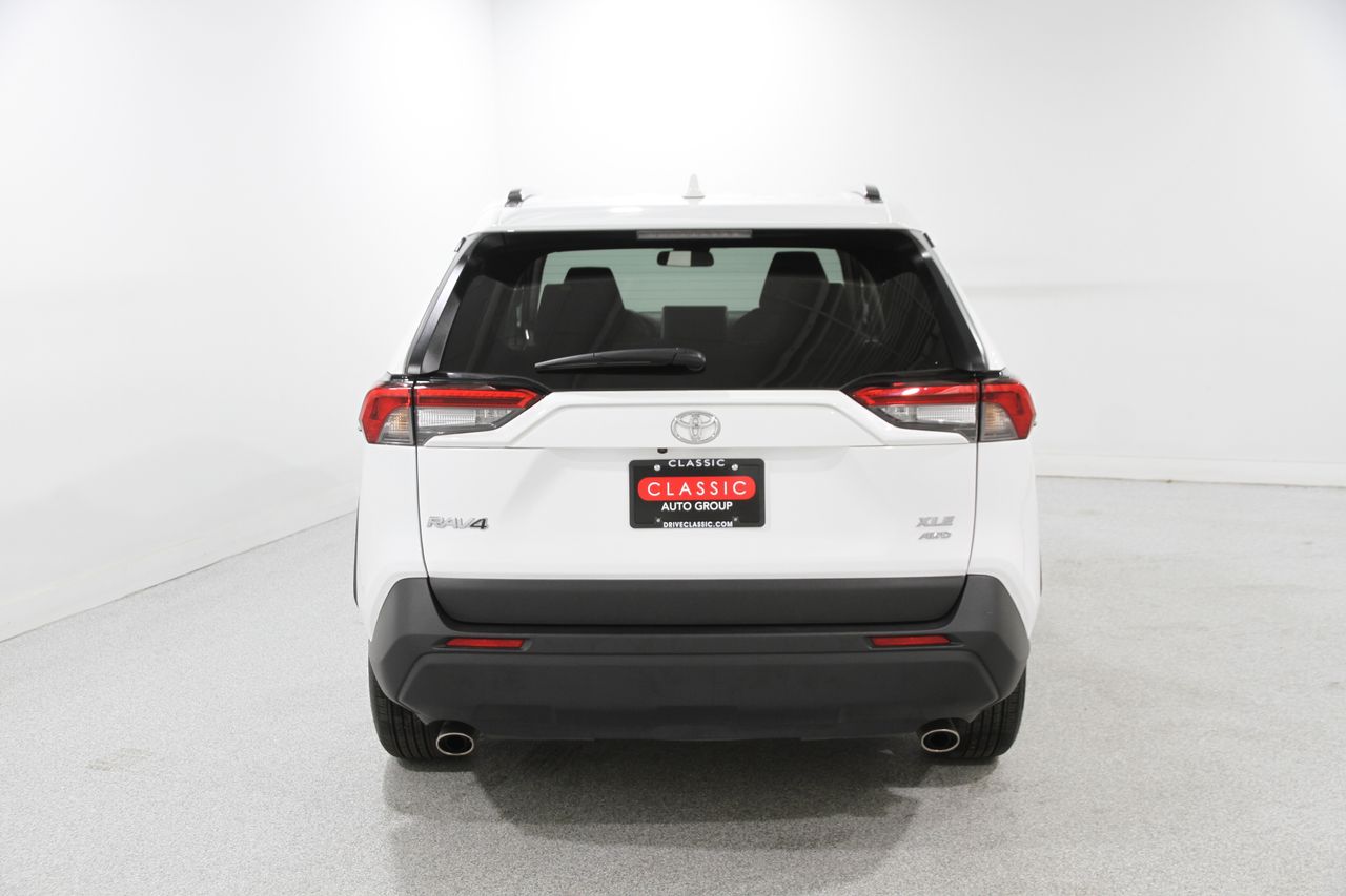 2024 Toyota RAV4 XLE photo 19