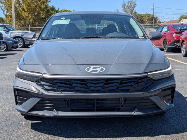 2025 Hyundai Elantra Hybrid Blue photo 3