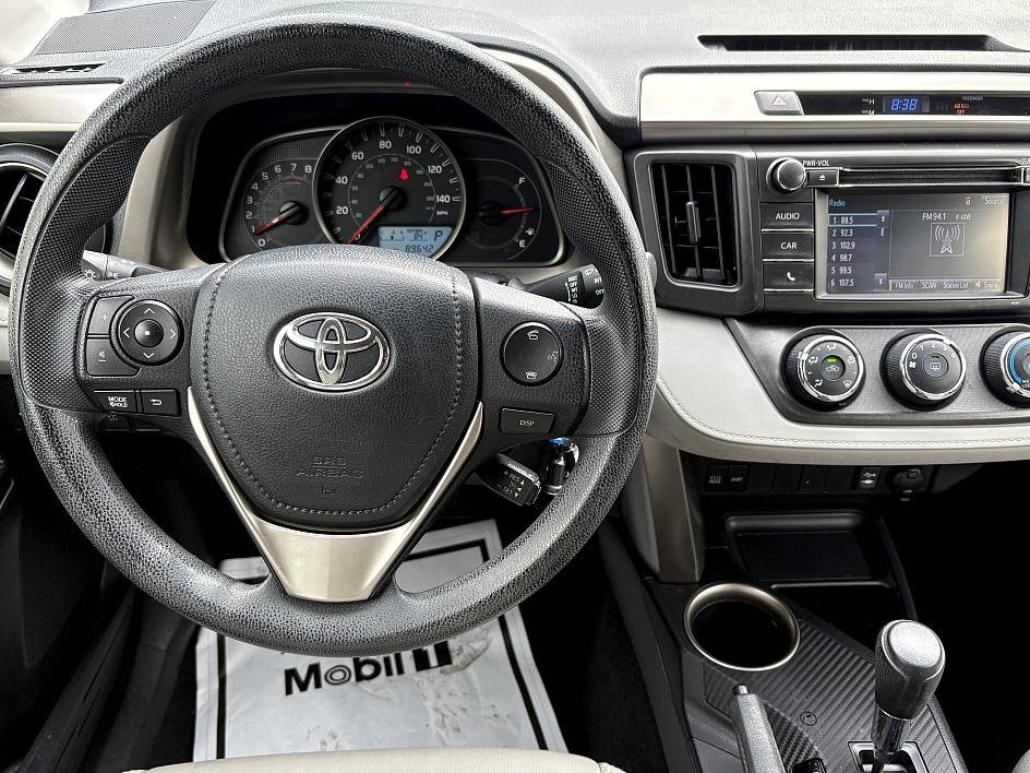 2015 Toyota RAV4 LE photo 14