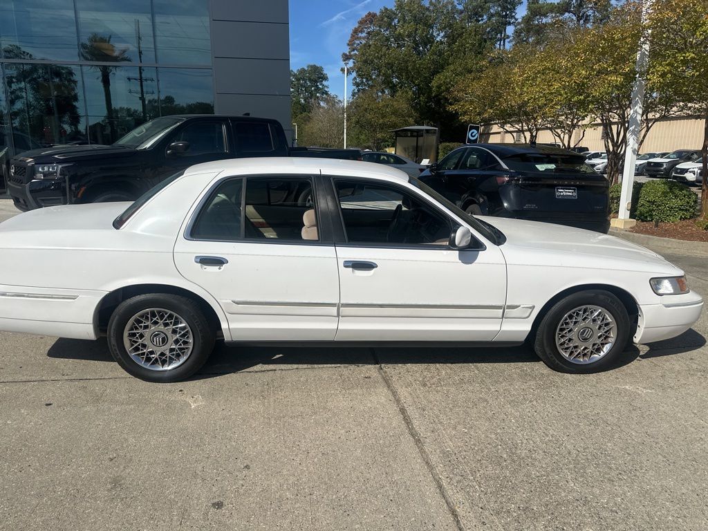 2002 Mercury Grand Marquis GS photo 2