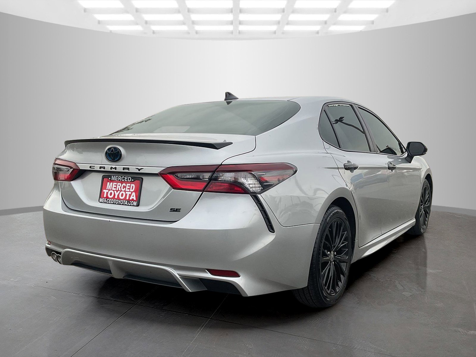 2022 Toyota Camry Hybrid SE photo 3