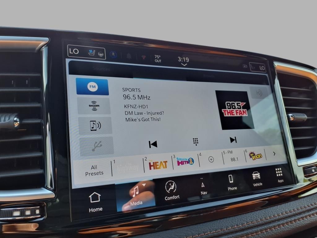 2026 Chrysler Pacifica Pinnacle photo 5