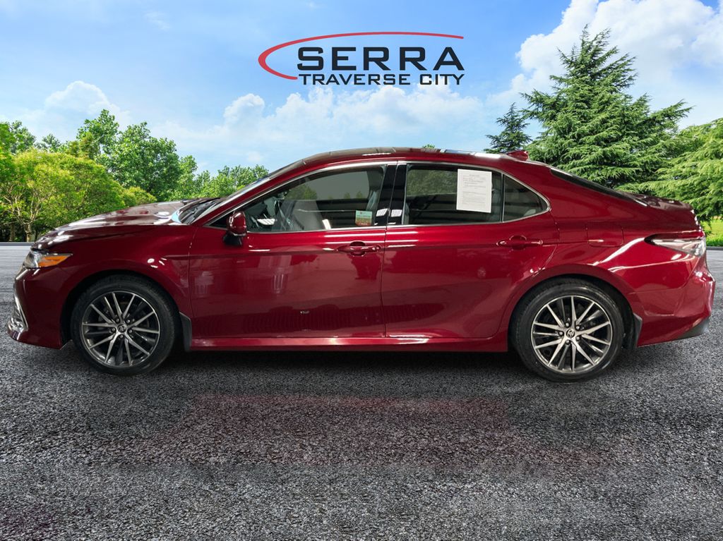 2022 Toyota Camry Hybrid XLE photo 8