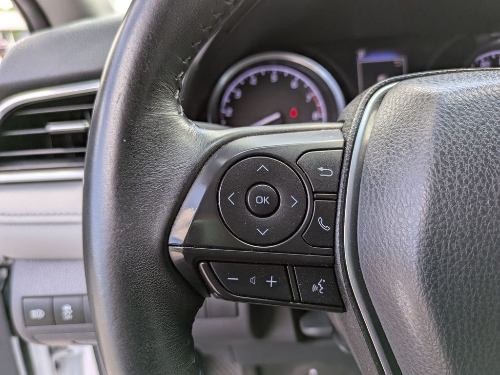 2018 Toyota Camry SE photo 12
