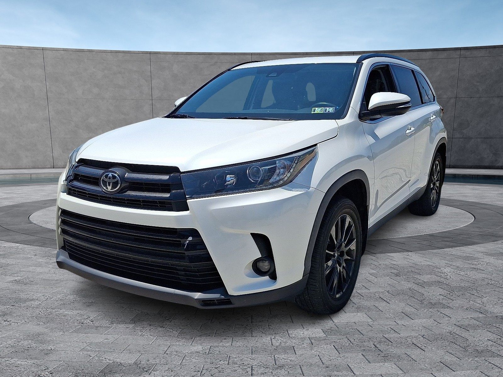 2019 Toyota Highlander SE photo 3