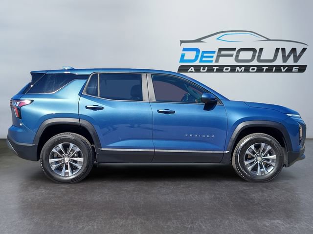 2025 Chevrolet Equinox LT photo 2