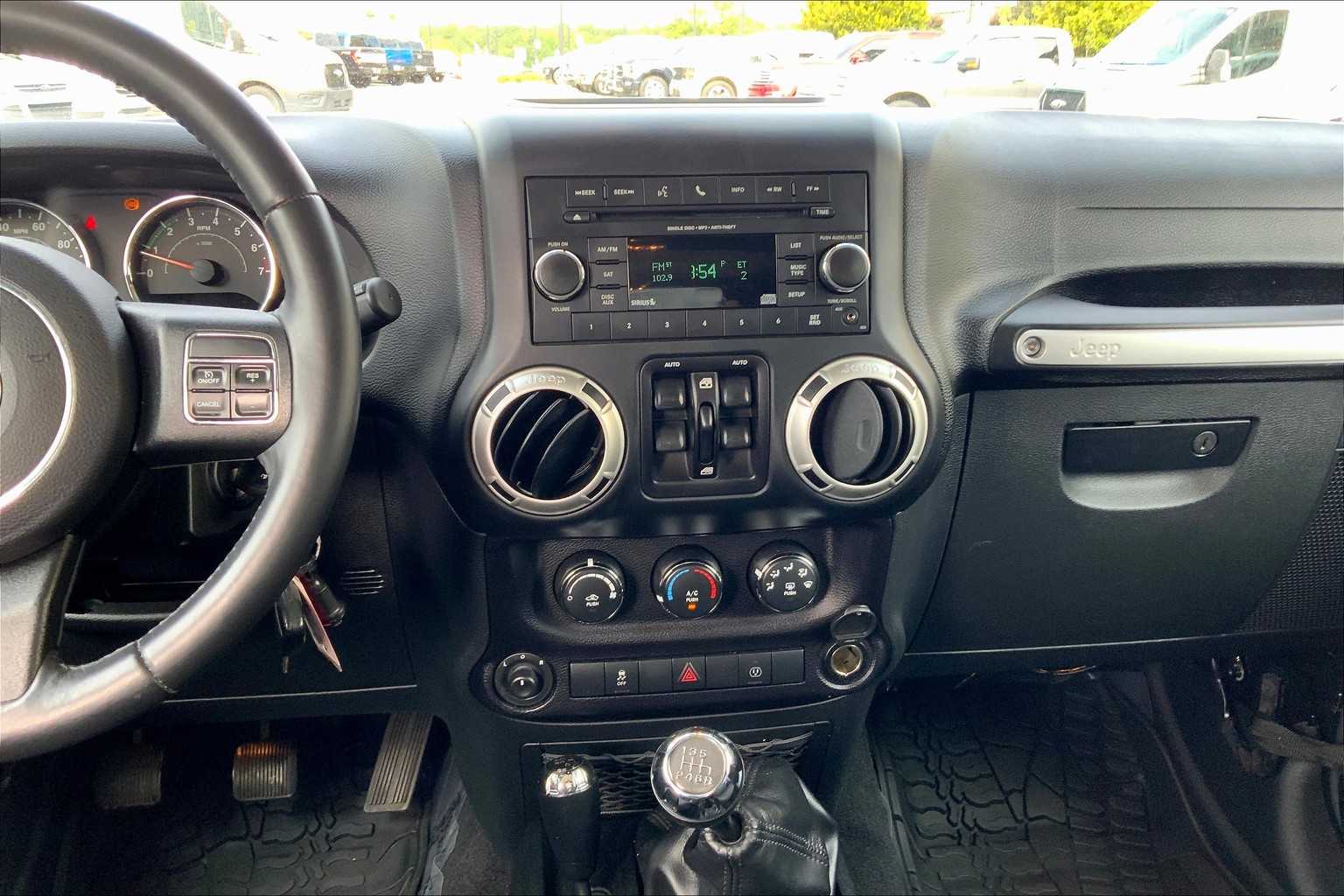 2016 Jeep Wrangler Unlimited Sahara photo 6