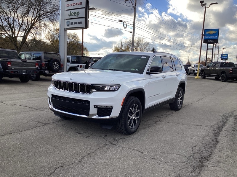 2025 Jeep Grand Cherokee Limited photo 3