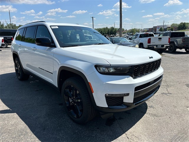 2025 Jeep Grand Cherokee Limited photo 4