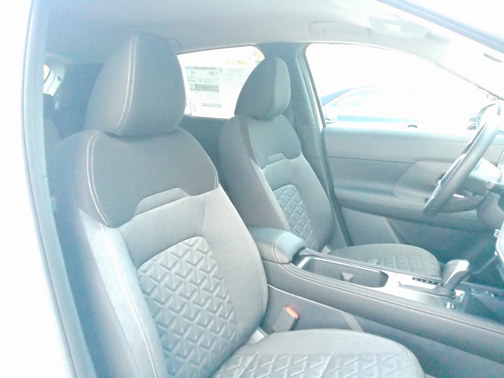 2025 Nissan Kicks SV photo 11
