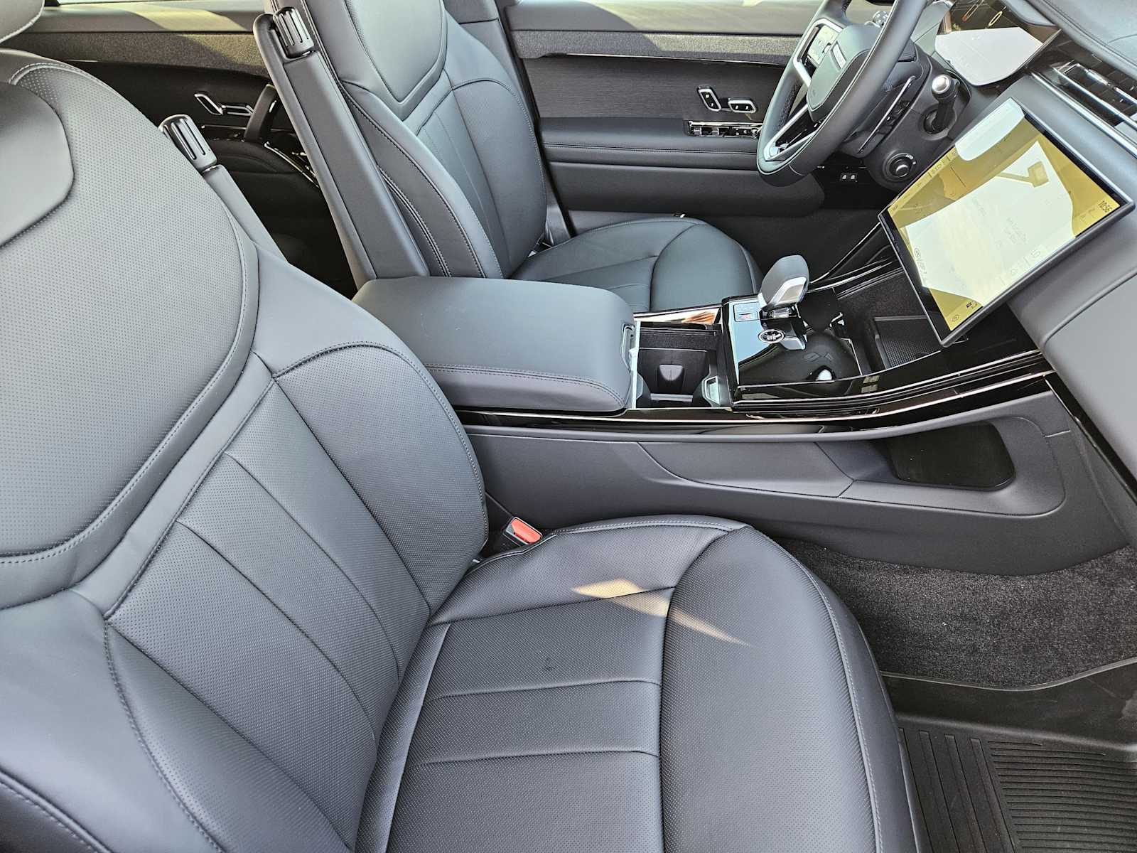 2025 Land Rover Range Rover Sport SE photo 12