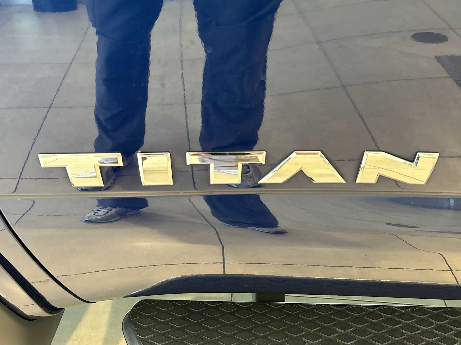 2023 Nissan Titan Platinum Reserve photo 28