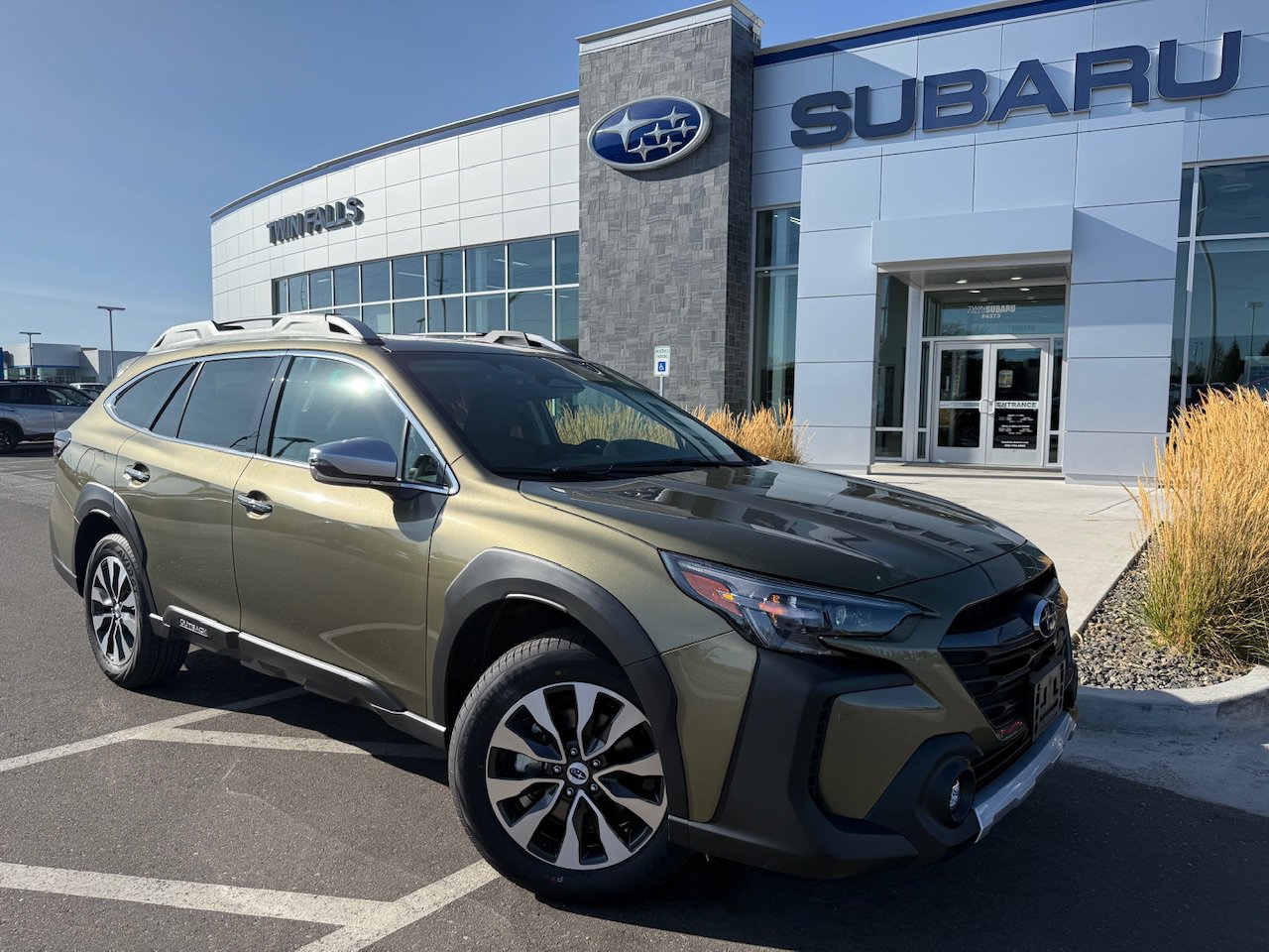2025 Subaru Outback Touring's photo