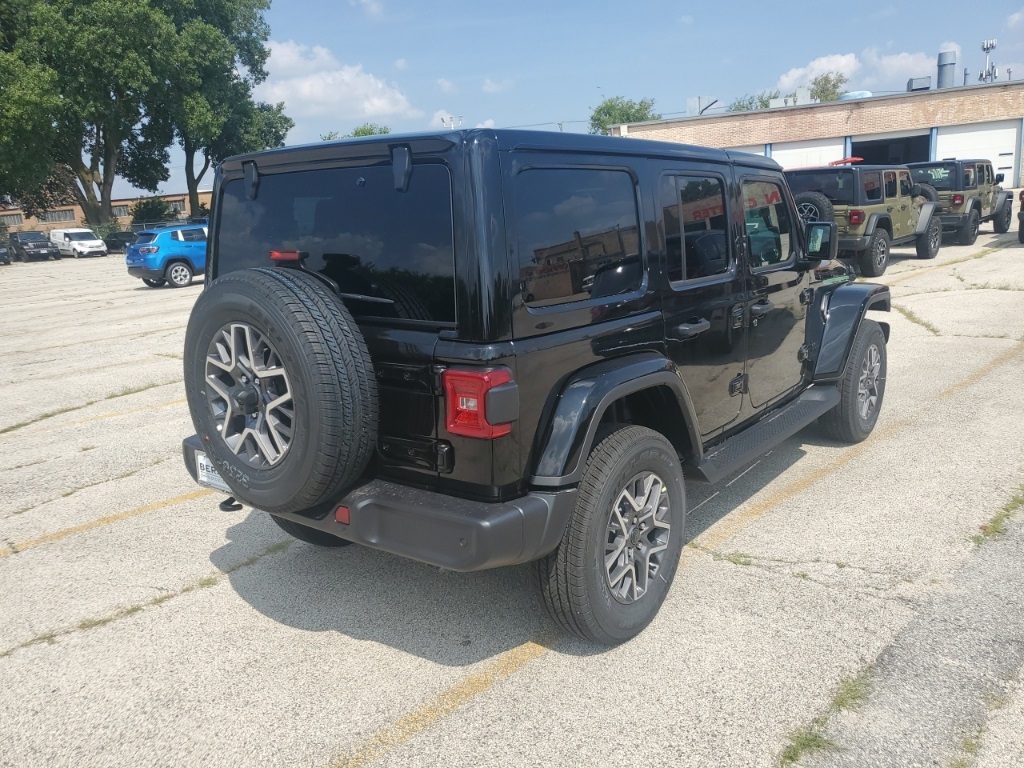 2025 Jeep Wrangler Sahara photo 7