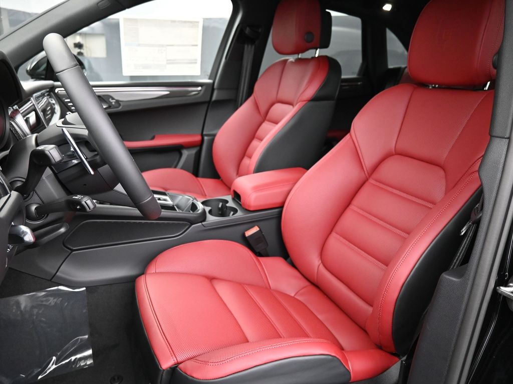 2026 Porsche Macan T photo 4