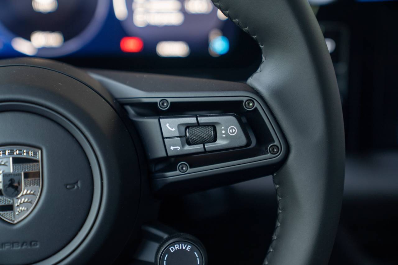 2025 Porsche Macan Turbo Electric photo 9
