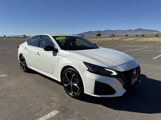 2023 Nissan Altima 2.5 SR photo 3