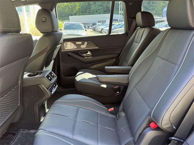 2022 Mercedes Benz GLS 580 4MATIC photo 4