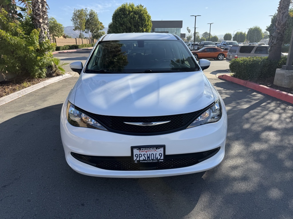 Used 2022 White Chrysler LX image 1