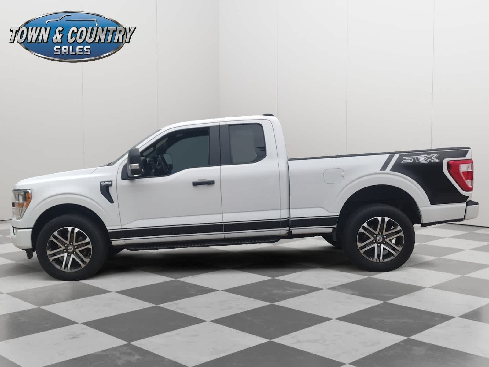 2022 Ford F-150 XL photo 2