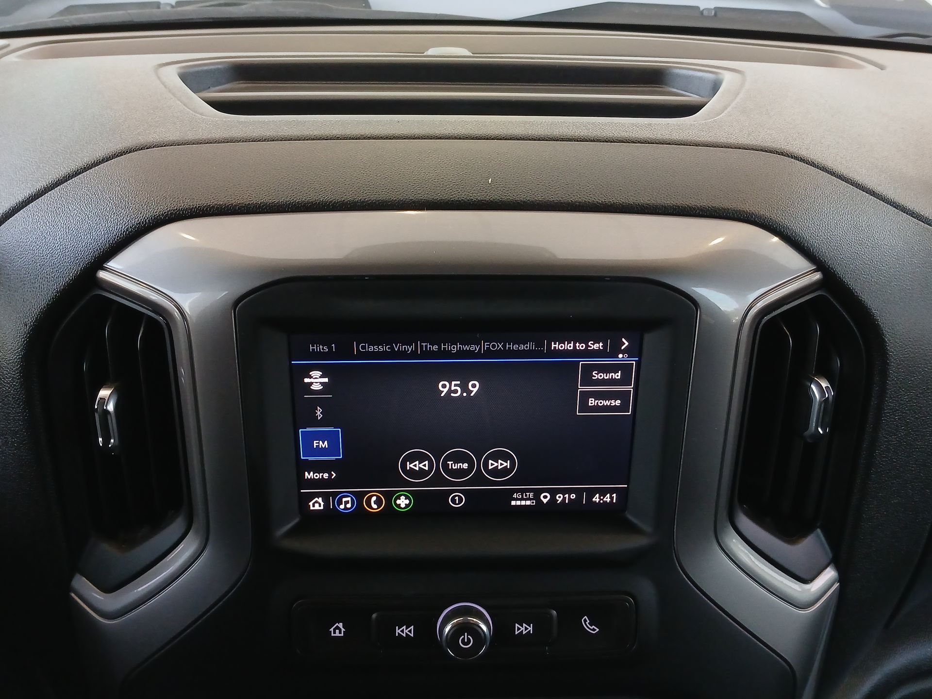 2024 Chevrolet Silverado 2500HD Custom photo 12