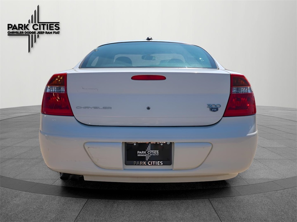 2004 Chrysler 300 photo 4