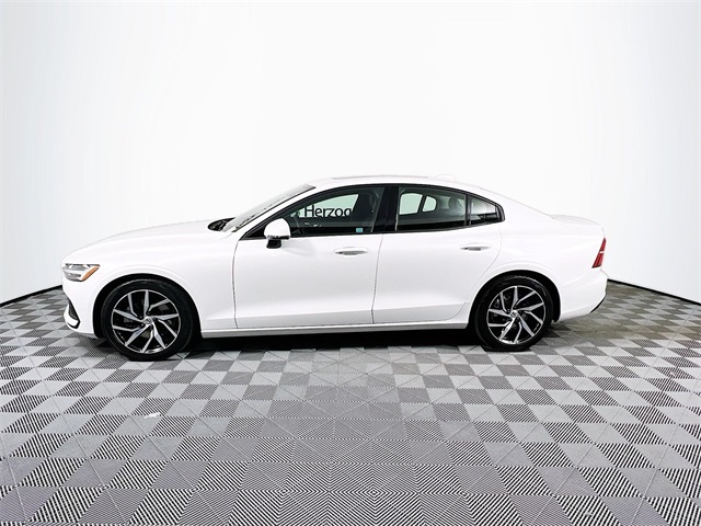 2020 Volvo S60 T5 Momentum photo 3