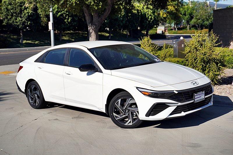 2025 Hyundai Elantra Hybrid SEL Sport photo 3