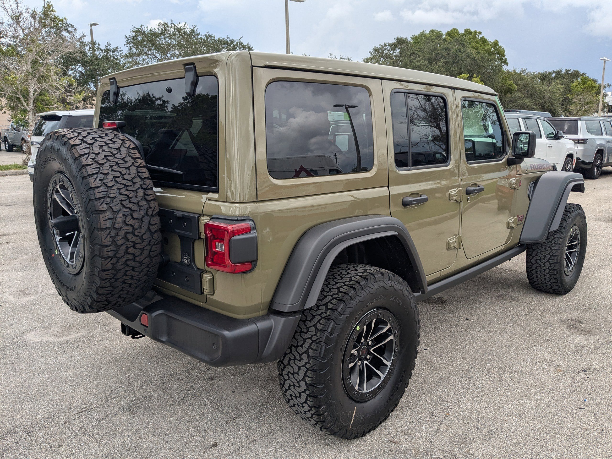 2025 Jeep Wrangler Rubicon photo 4
