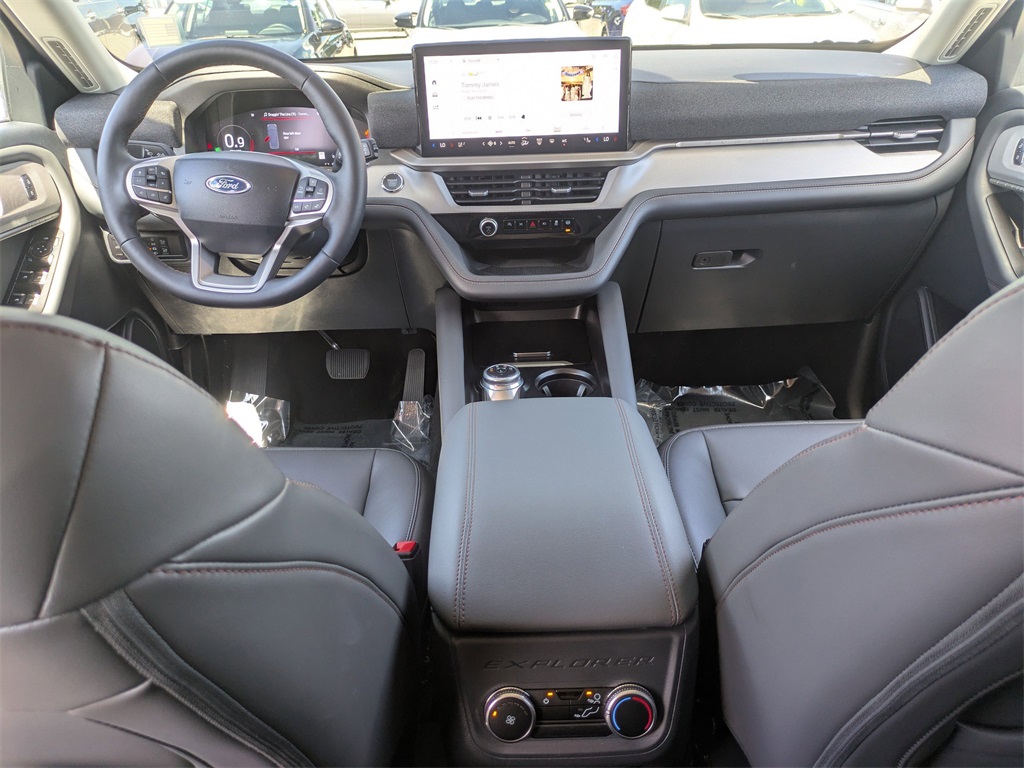 2025 Ford Explorer photo 15