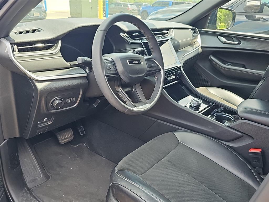2023 Jeep Grand Cherokee Altitude photo 4